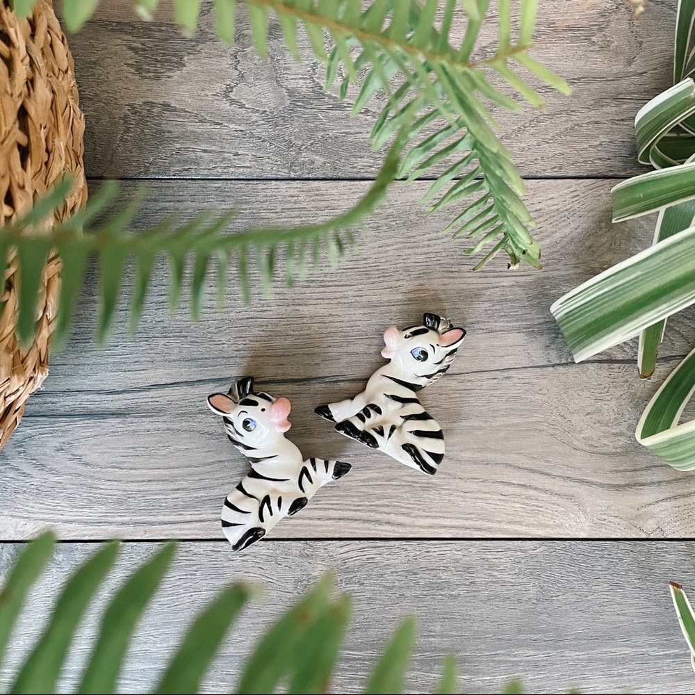 SOLD Vintage zebra salt and pepper shakers